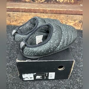 Woman’s size 9 sorel lined cheetah slippers